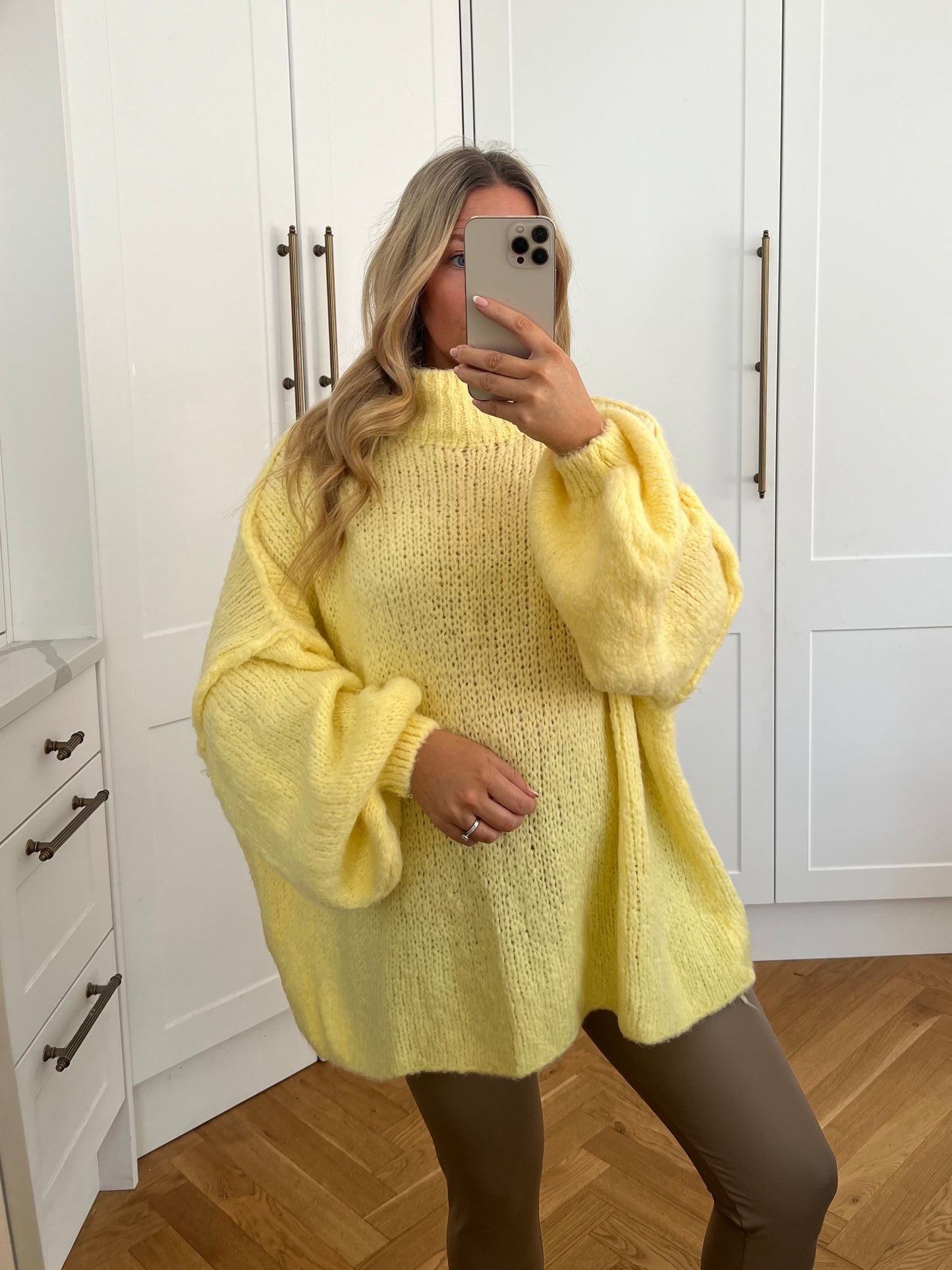 OVERSIZED WOOL JUMPERS