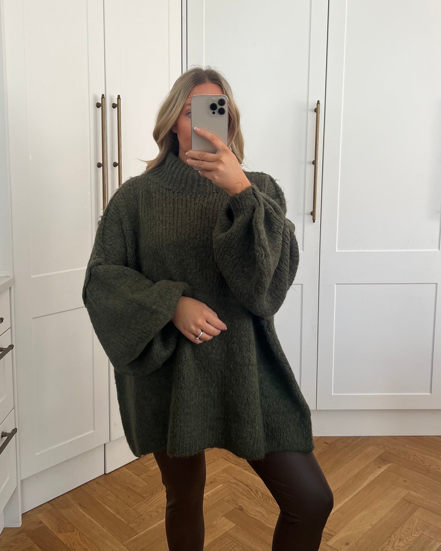 OVERSIZED WOOL JUMPERS