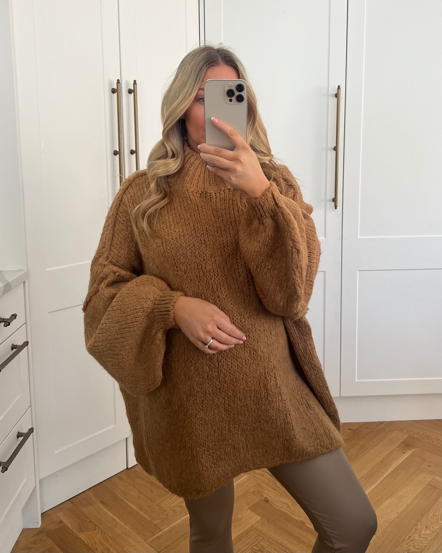 OVERSIZED WOOL JUMPERS