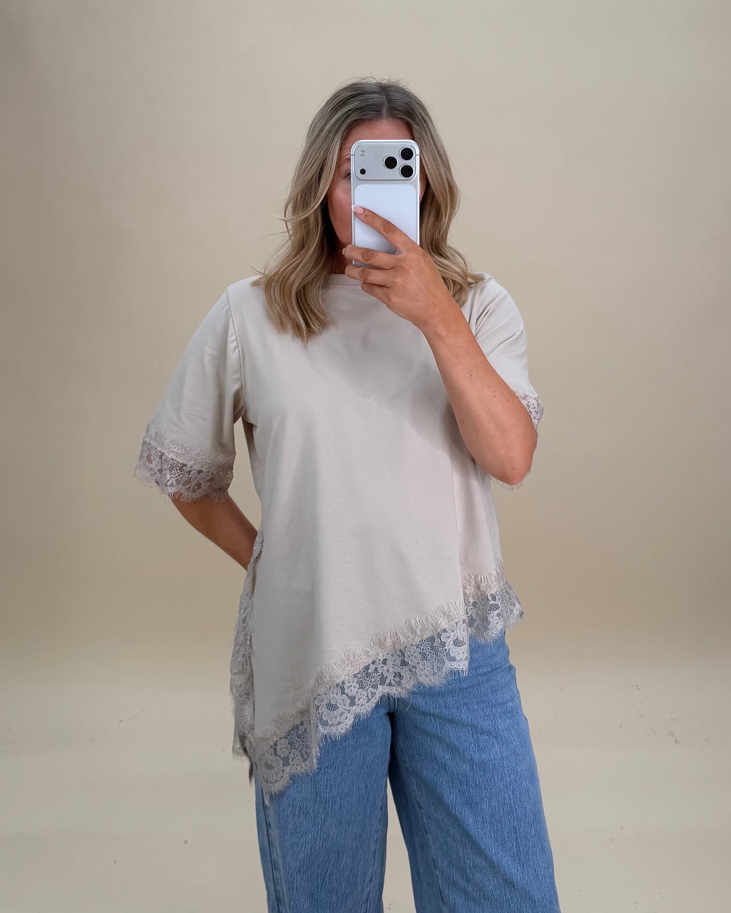 LACE TRIM COTTON T-SHIRT ASYMMETRIC HEM