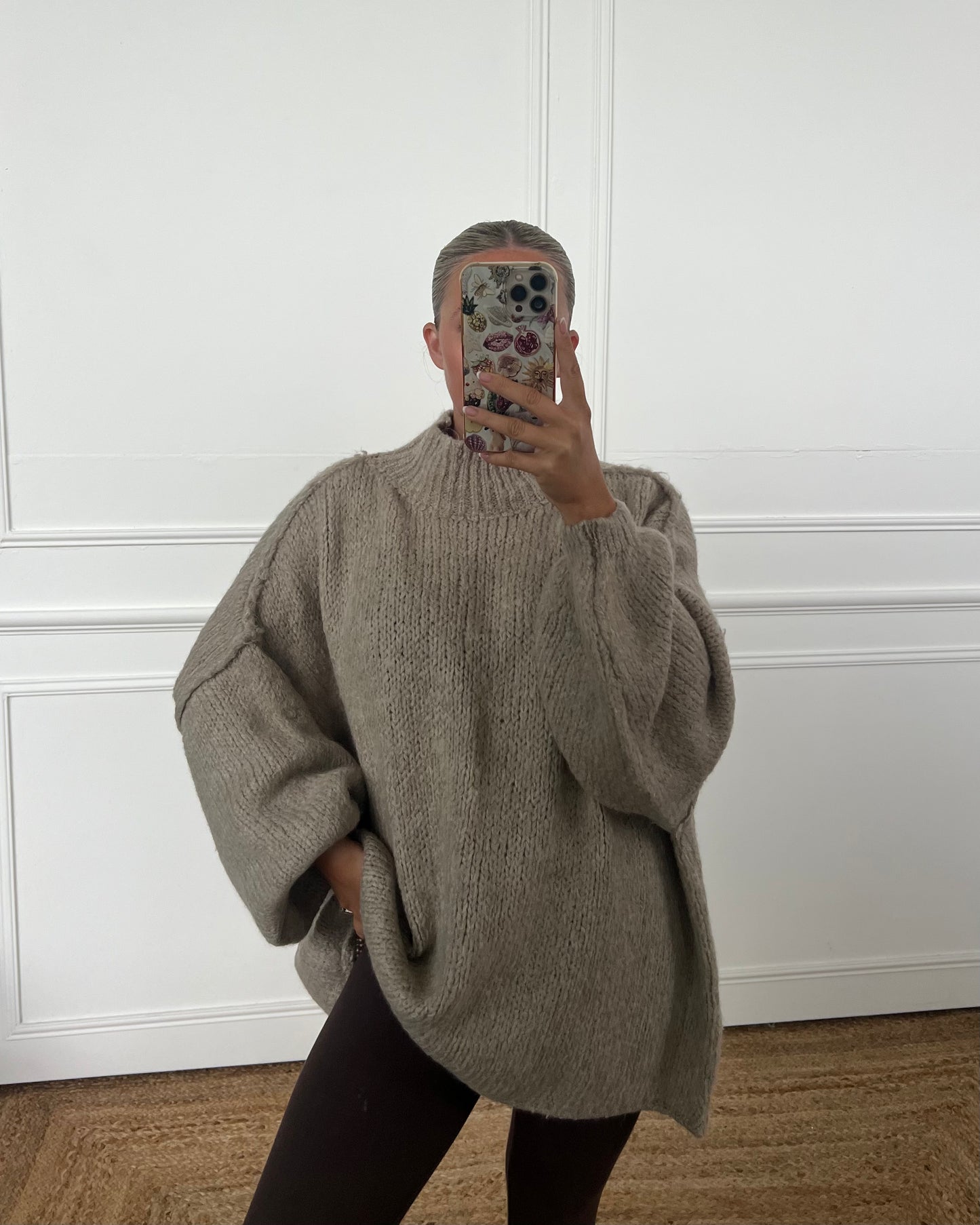 OVERSIZED WOOL JUMPERS