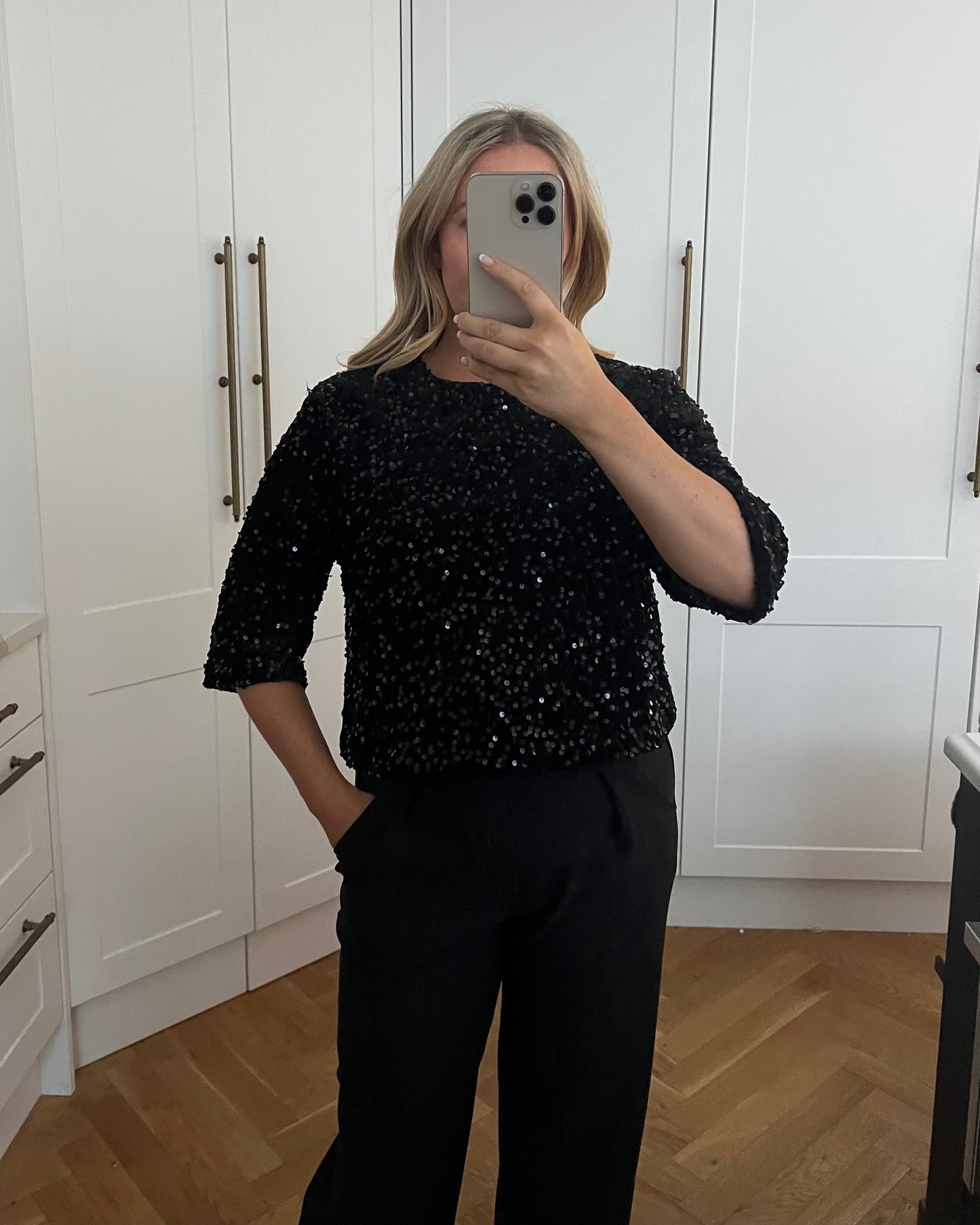SEQUIN QUARTER SLEEVE CROP TOP