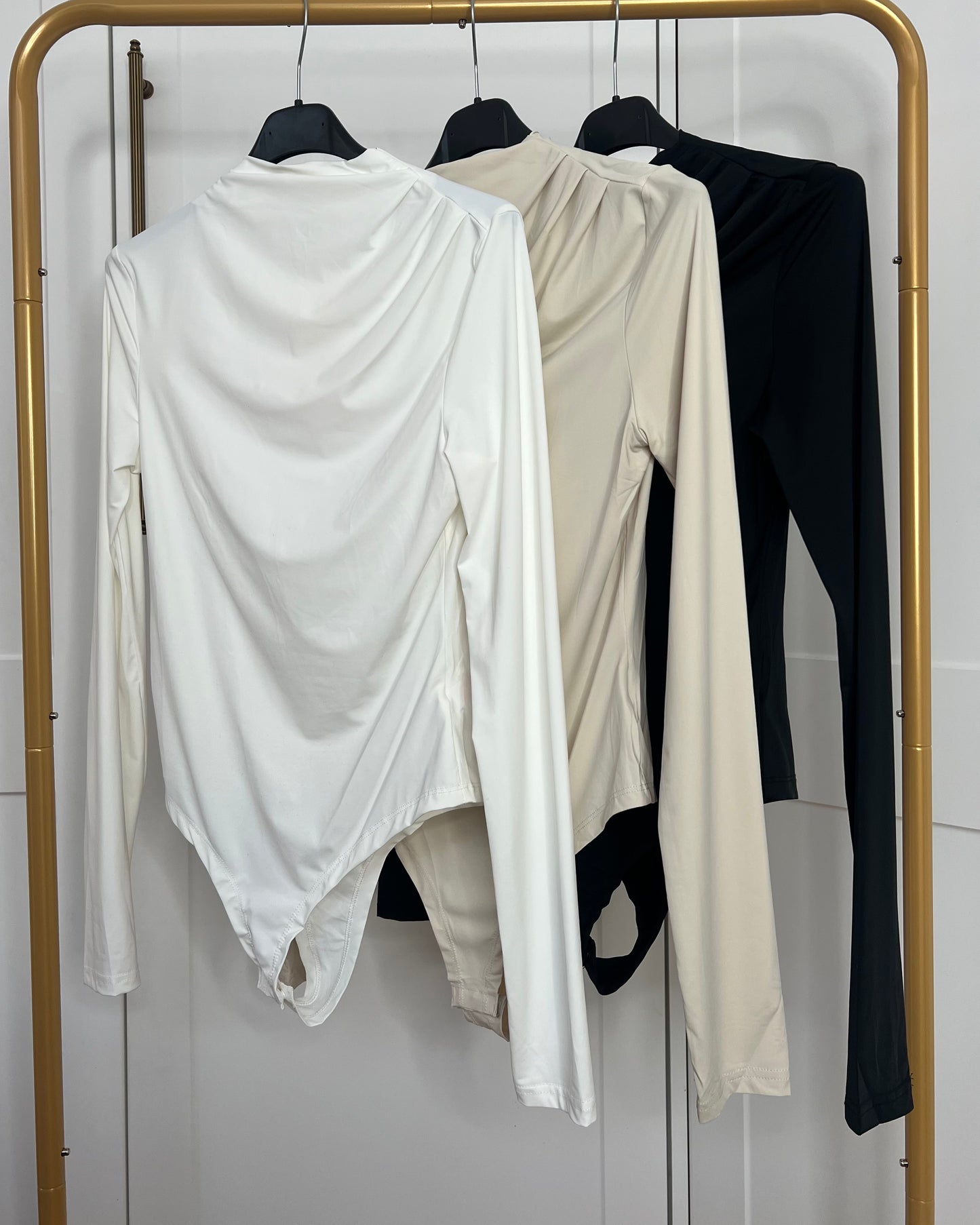 RUCHED SHOULDER BODYSUIT