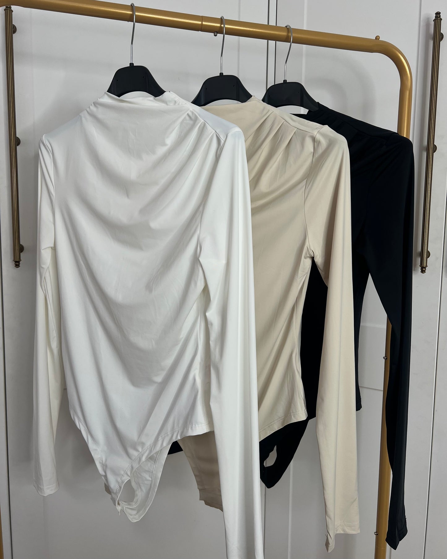 RUCHED SHOULDER BODYSUIT