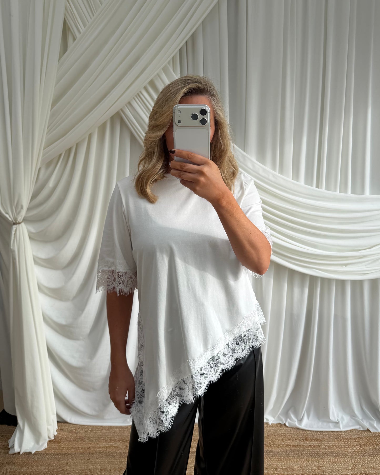 LACE TRIM COTTON T-SHIRT ASYMMETRIC HEM