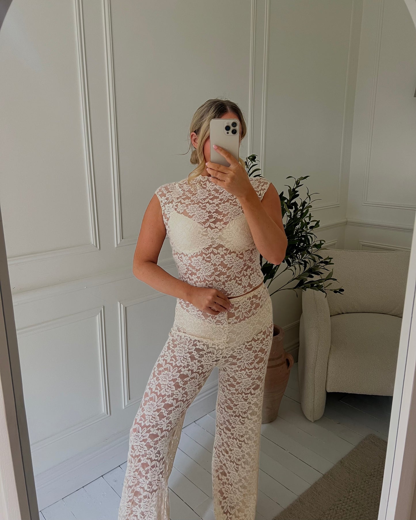 SHEER FLORAL LACE TROUSER