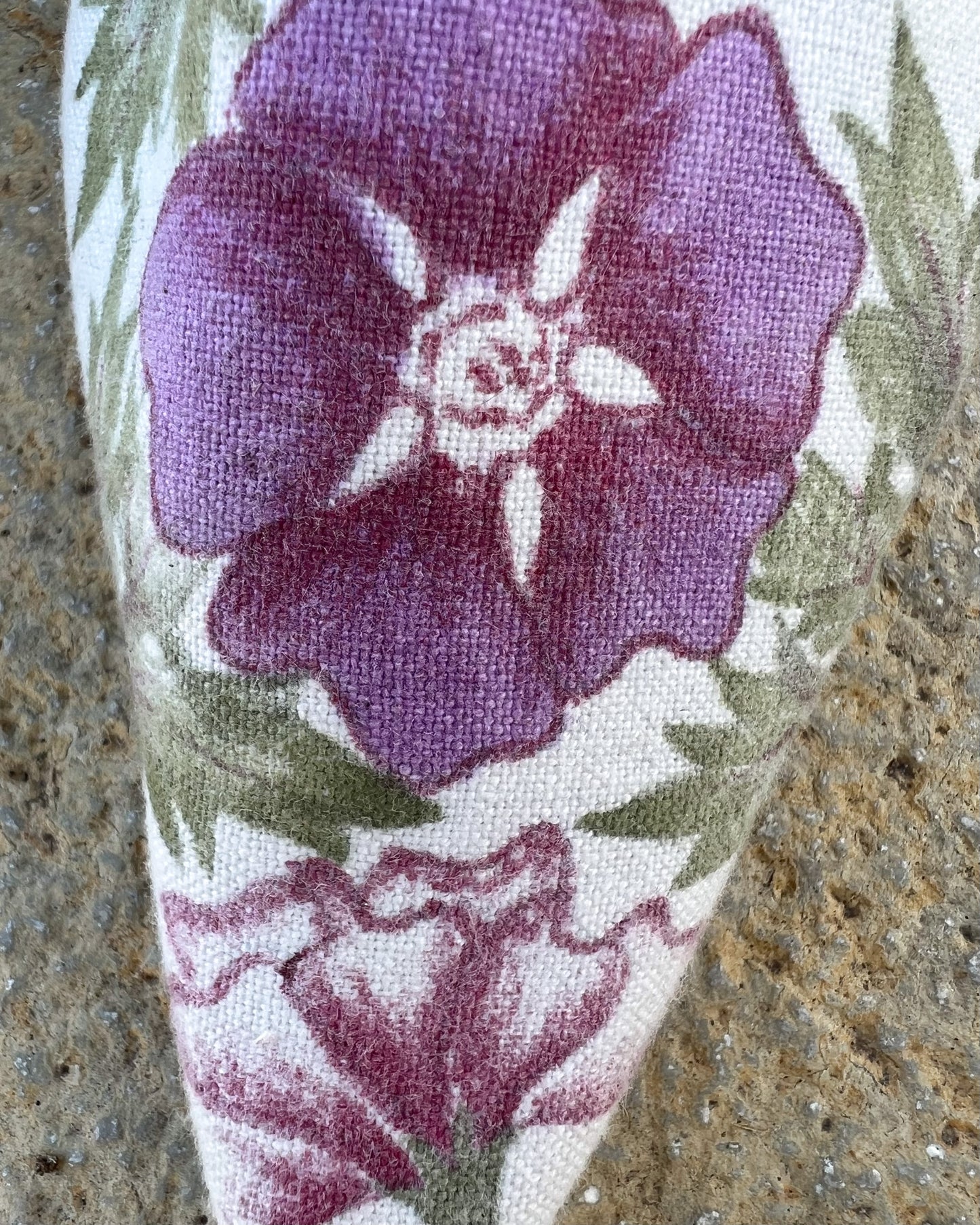 VINTAGE FLORAL EMBROIDERED KITTEN HEEL