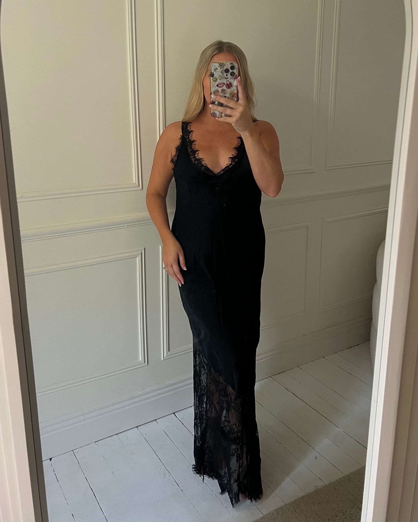 LUXE LACE MAXI DRESS