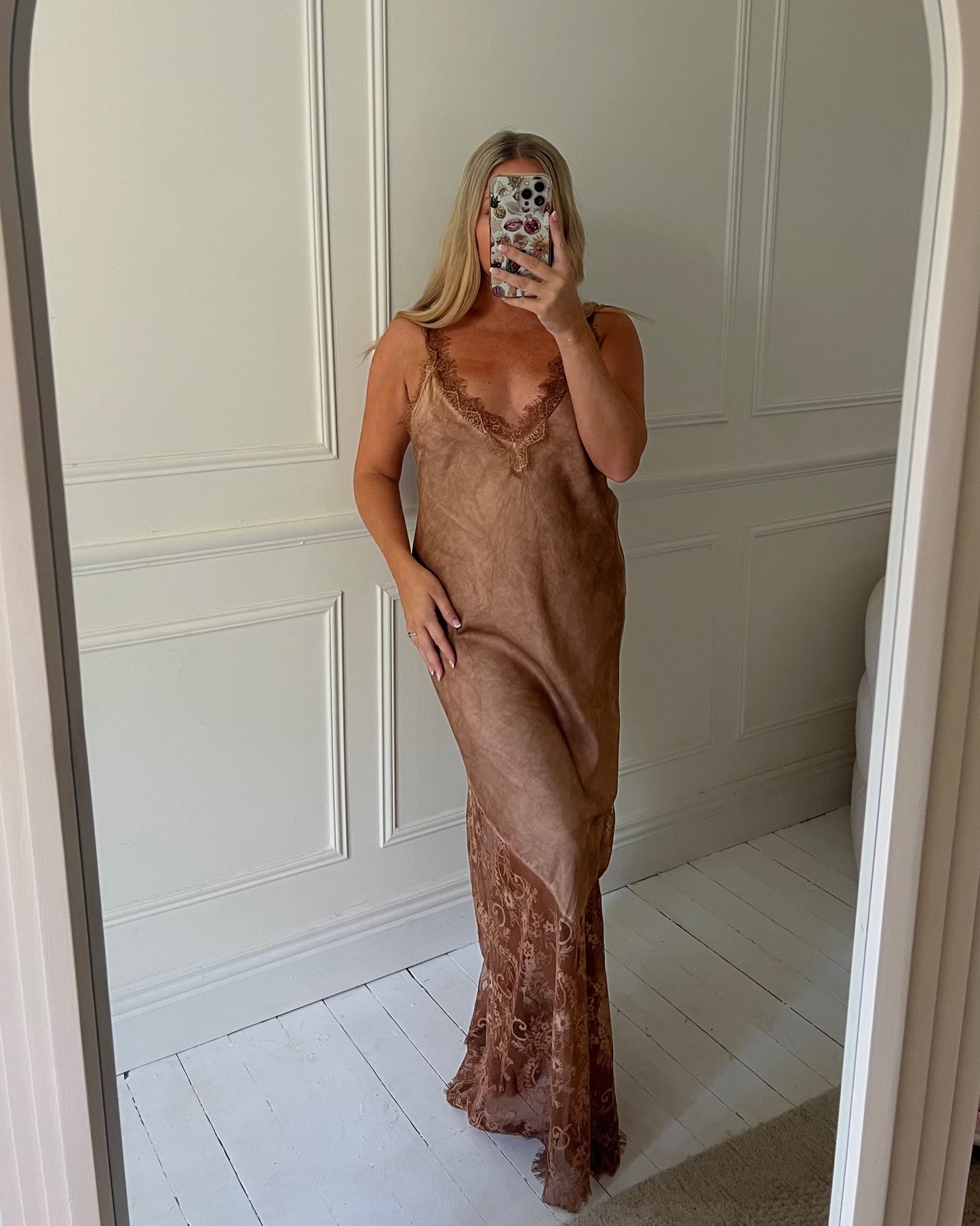 LUXE LACE MAXI DRESS