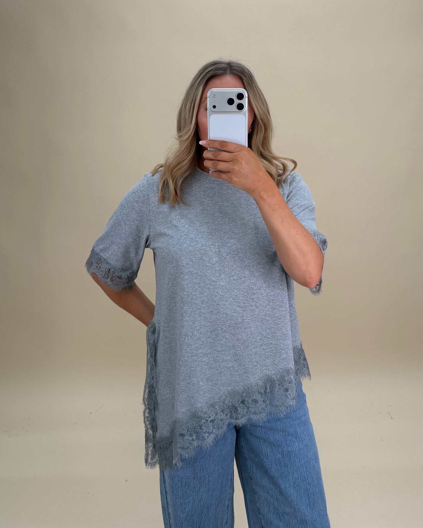 LACE TRIM COTTON T-SHIRT ASYMMETRIC HEM