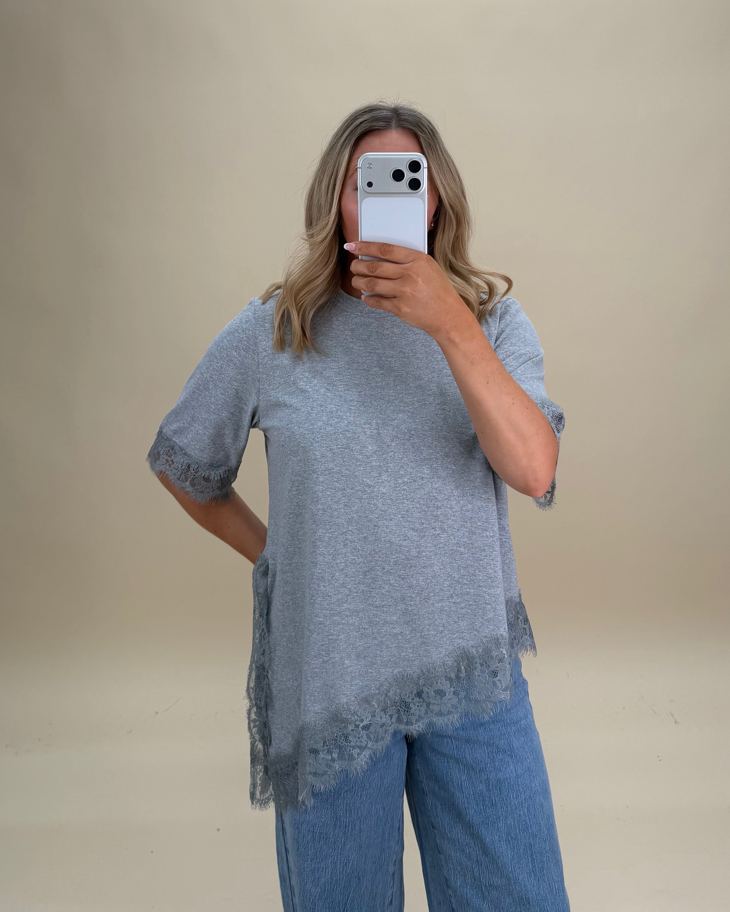 LACE TRIM COTTON T-SHIRT ASYMMETRIC HEM