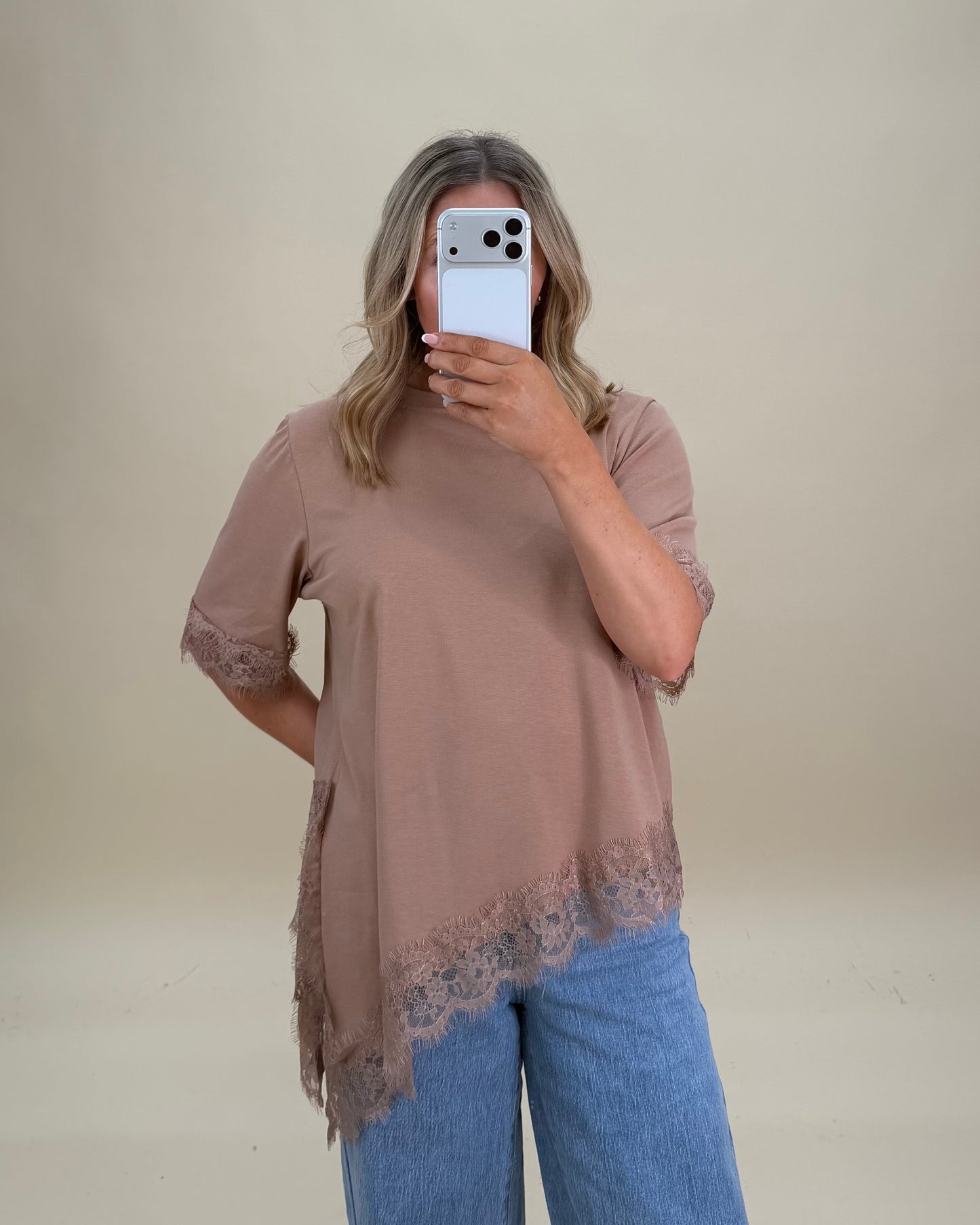 LACE TRIM COTTON T-SHIRT ASYMMETRIC HEM