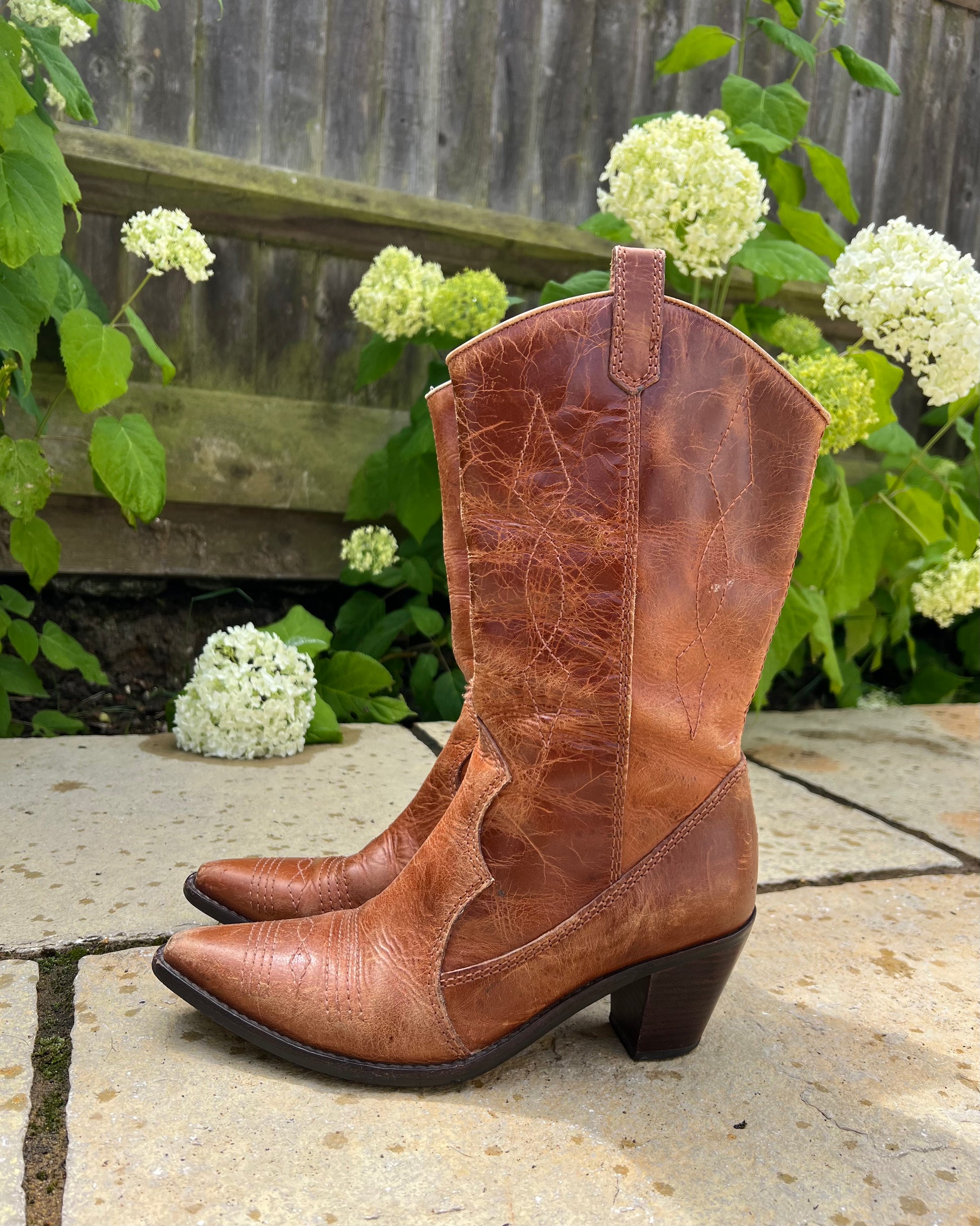 VINTAGE WESTERN BROWN COWBOY BOOTS