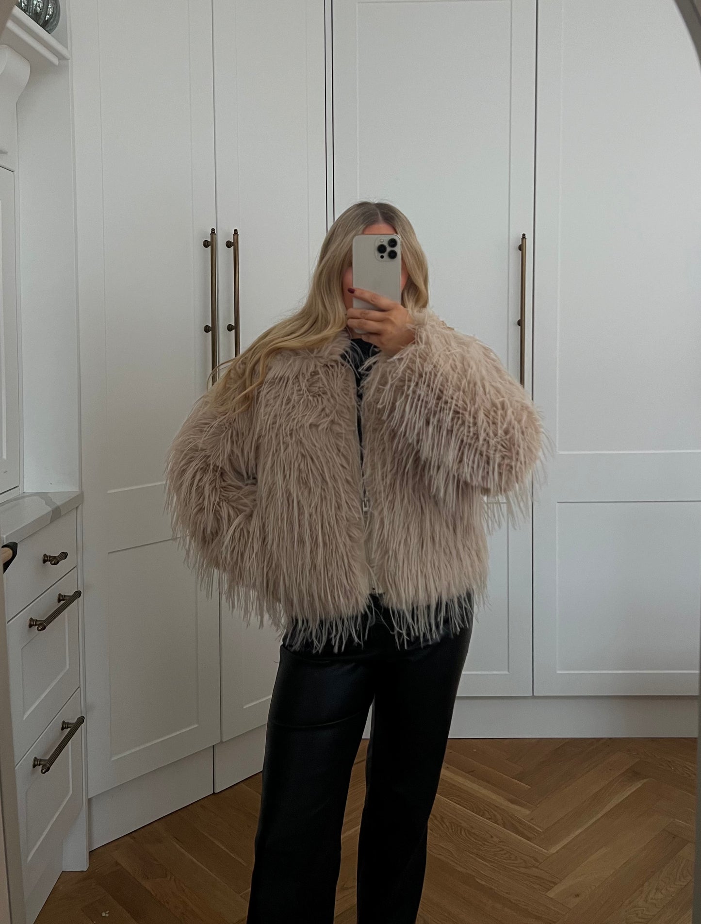 BEIGE SHAGGY FAUX FUR CROPPED JACKET
