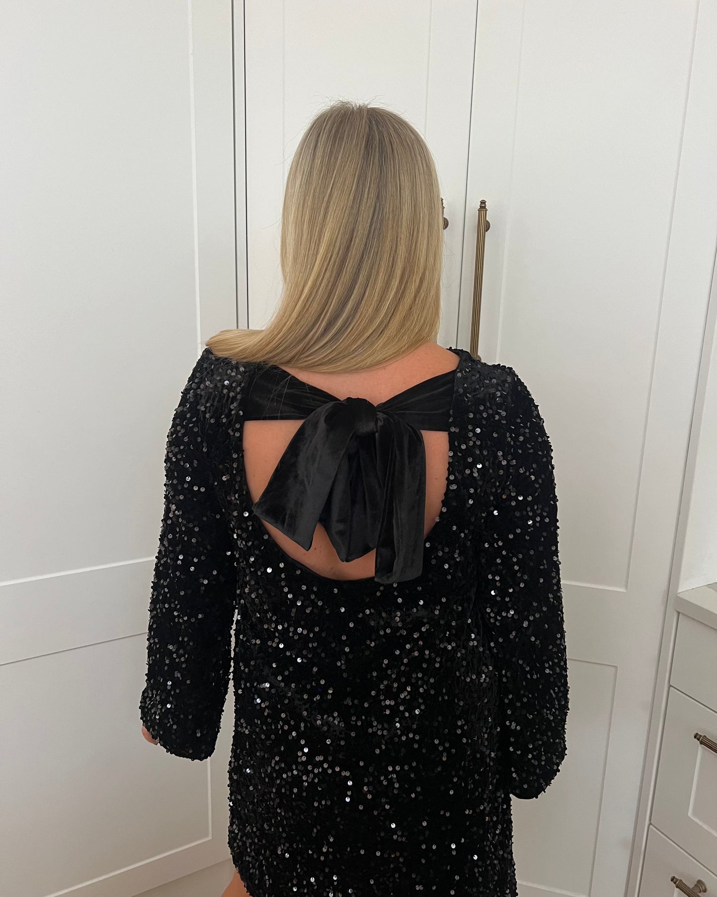 SEQUIN VELVET BOW BACK DRESS - BLACK