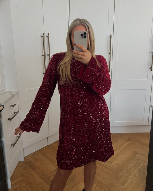 SEQUIN VELVET BOW BACK DRESS - BURGANDY