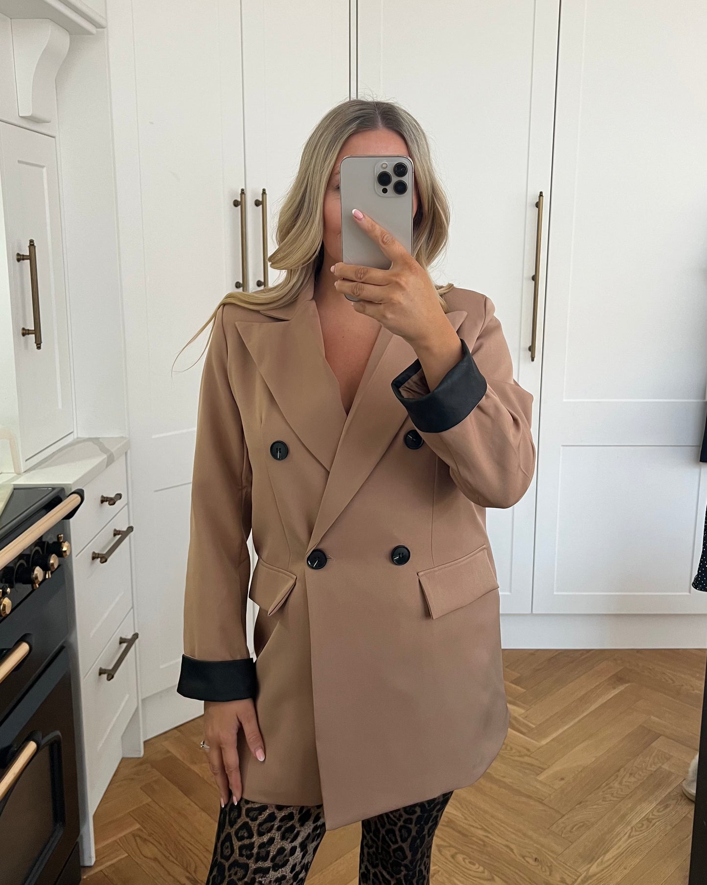 OVERSIZED BLAZER WITH FAUX LEATHER OR LEOPARD CUFFS