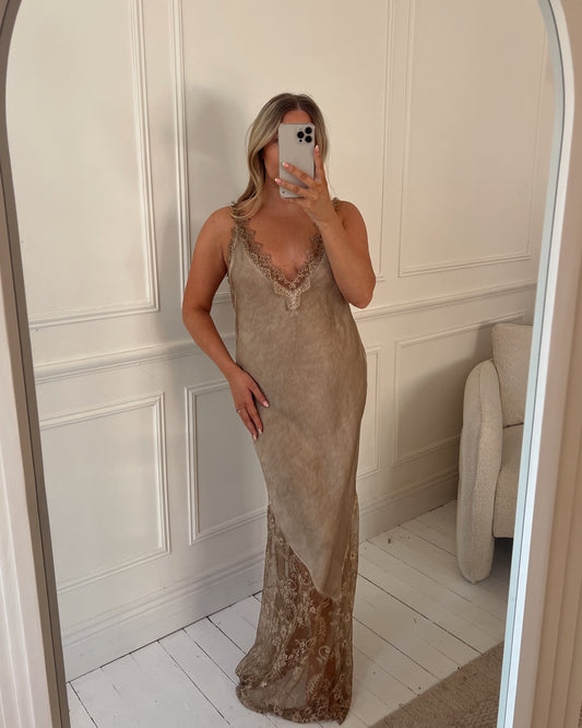 LUXE LACE MAXI DRESS